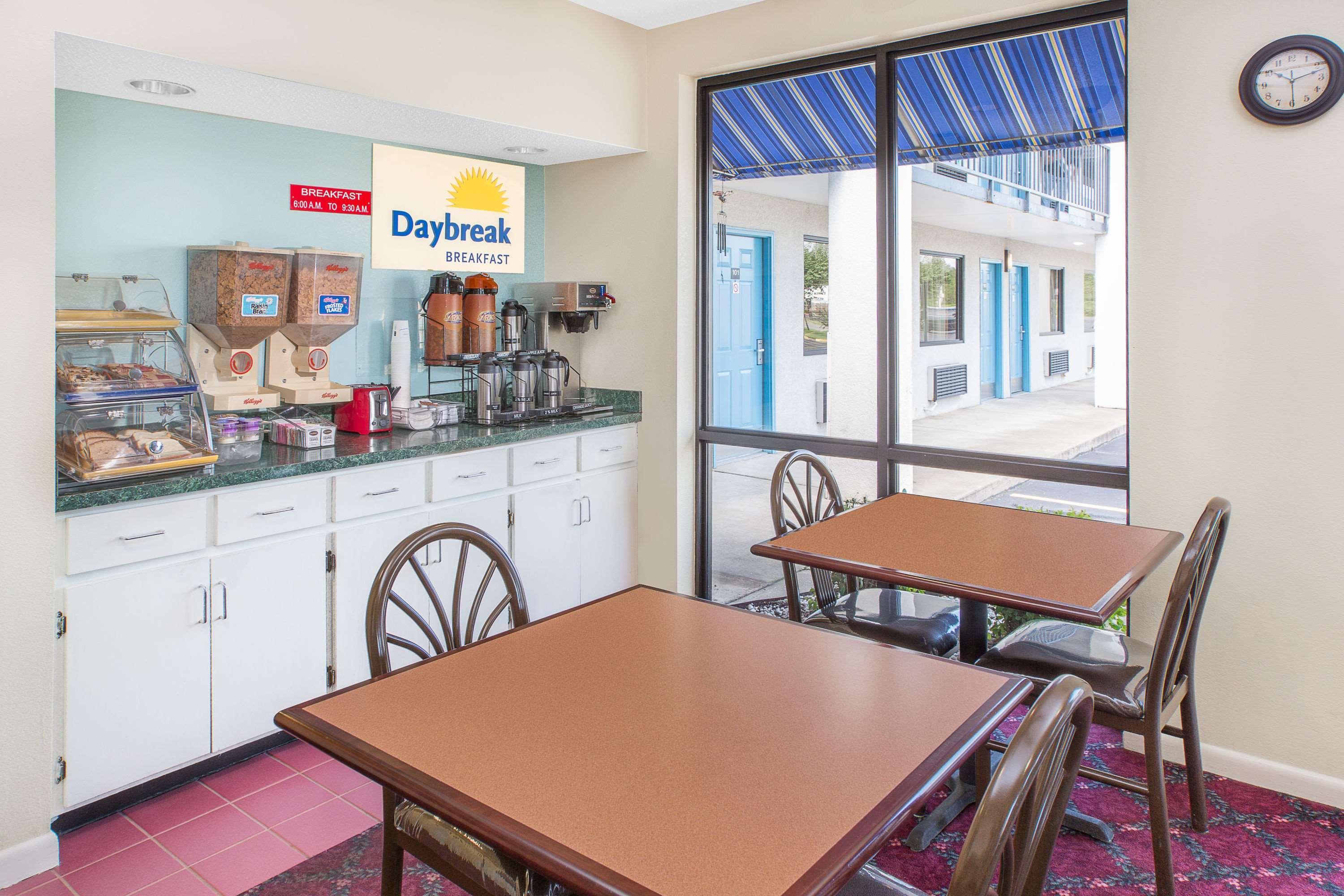 Days Inn By Wyndham N Little Rock East Норт-Літл-Рок Екстер'єр фото